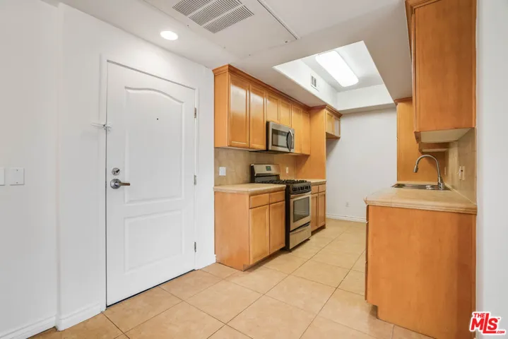 3328 Oakhurst Avenue 110, Los Angeles, California 90034