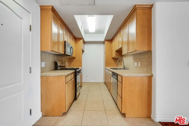 3328 Oakhurst Avenue 110, Los Angeles, California 90034