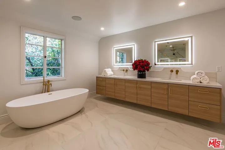 702 N Beverly Drive, Beverly Hills, California 90210