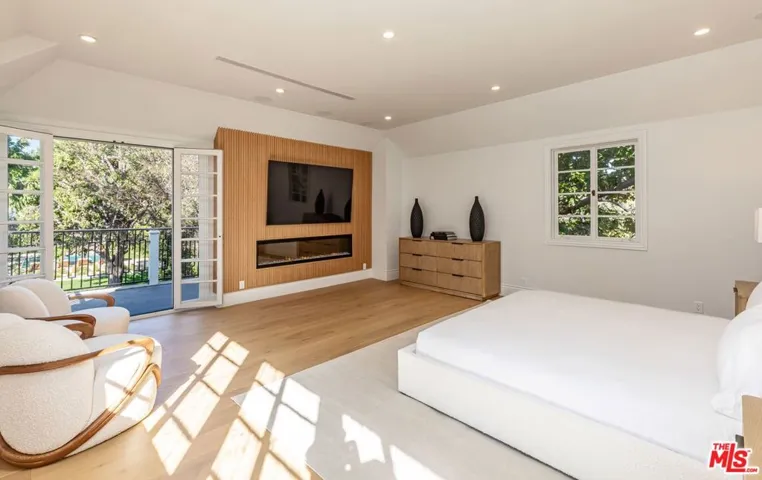 702 N Beverly Drive, Beverly Hills, California 90210