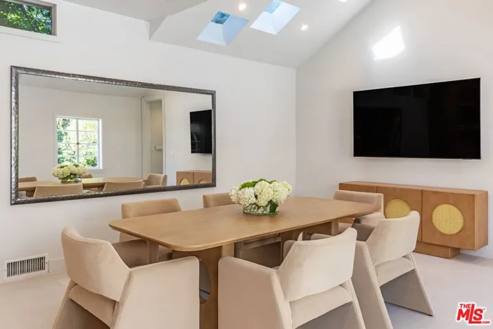 702 N Beverly Drive, Beverly Hills, California 90210