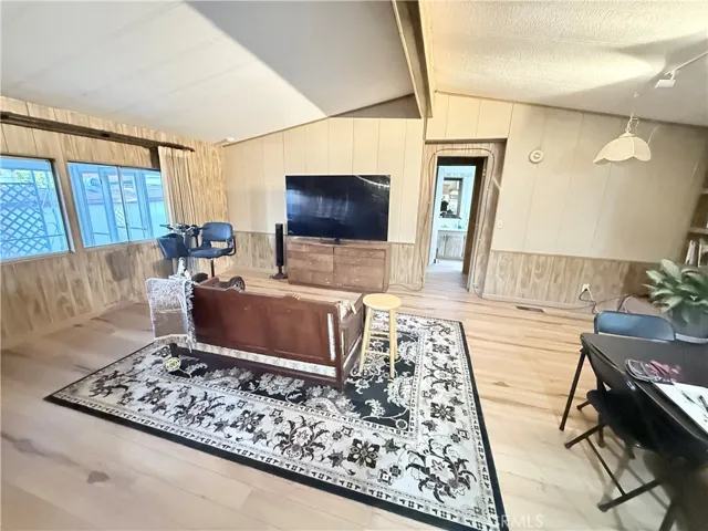 1456 Philadelphia 427, Ontario, California 91761