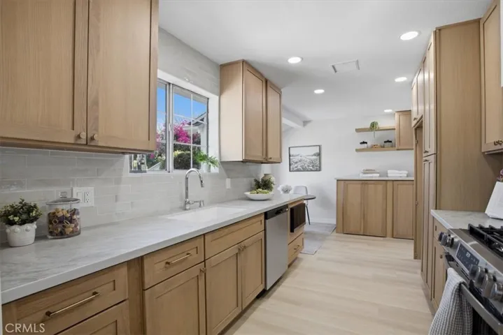 15852 Bryant Street, North Hills, California 91343