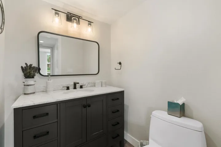 GUEST POWDER ROOM