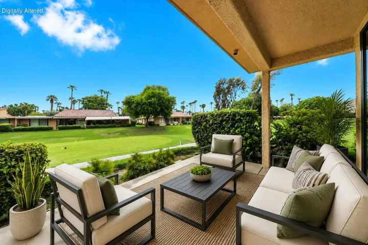 OUTDOOR LIVING