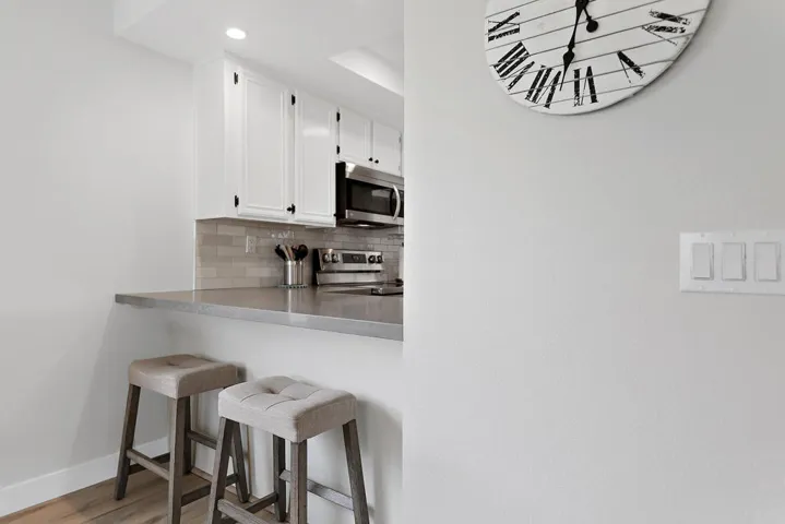 BREAKFAST BAR