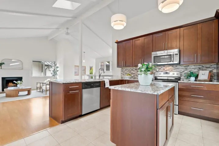 530 Clubhouse Drive, Aptos, California 95003