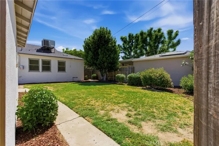 2715 Cedar, Bakersfield, California 93301