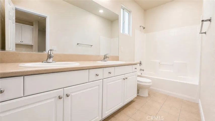 2324 E Newgrove, Lancaster, California 93535