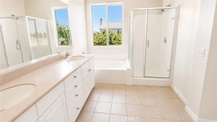 2324 E Newgrove, Lancaster, California 93535