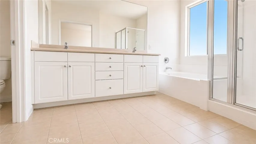 2324 E Newgrove, Lancaster, California 93535