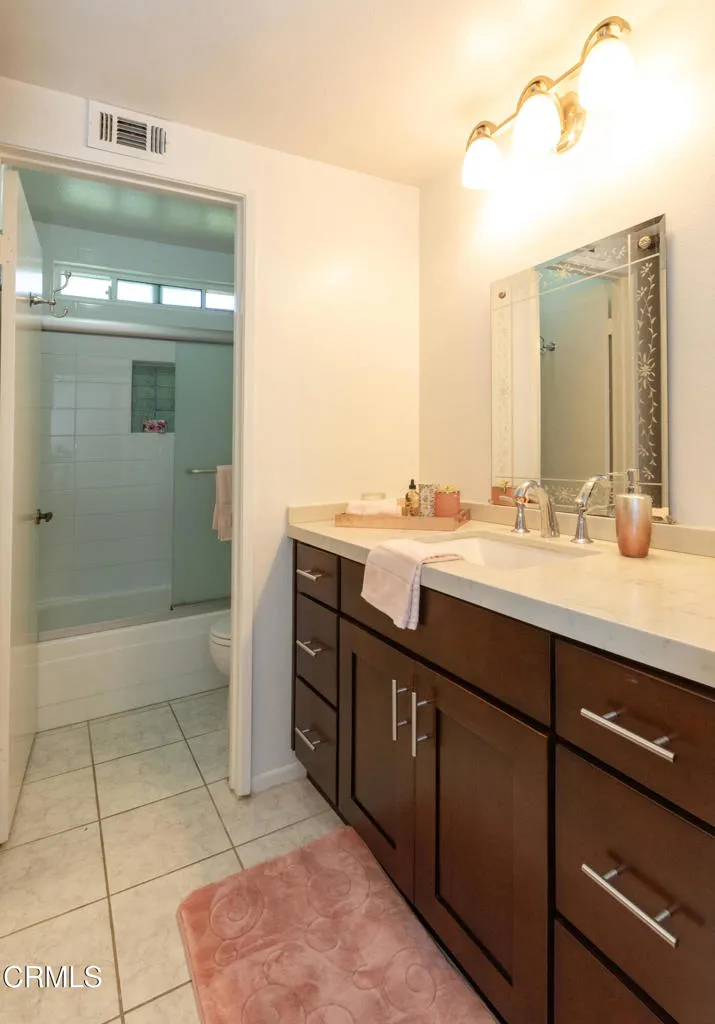 19 44159 Village 44 (Camarillo CA)