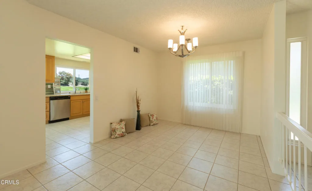 11 44159 Village 44 (Camarillo CA)