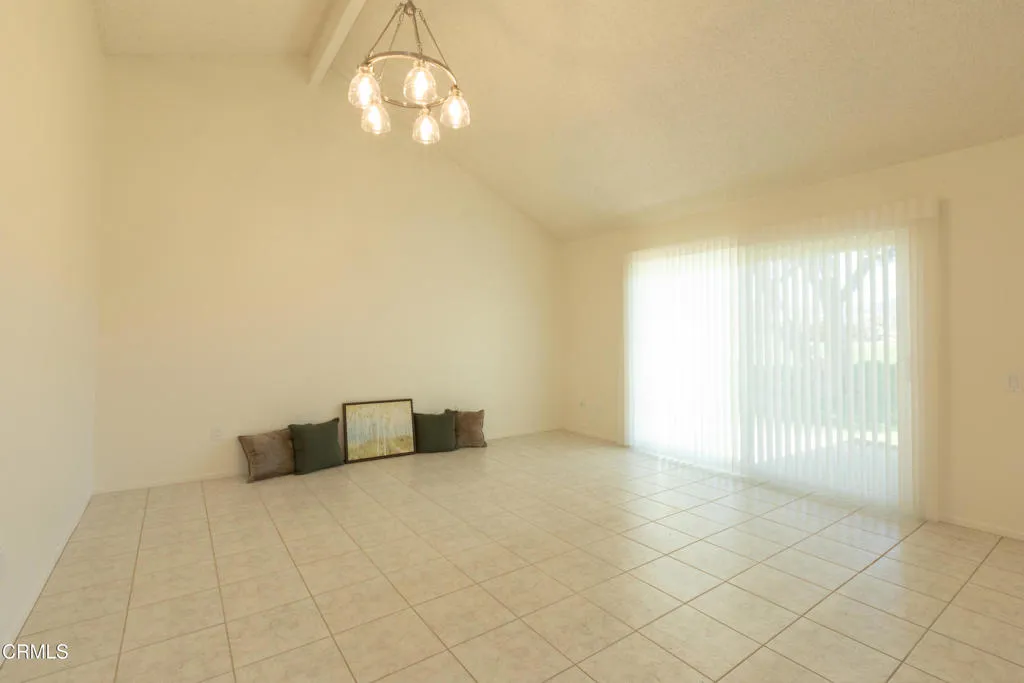15 44159 Village 44 (Camarillo CA)
