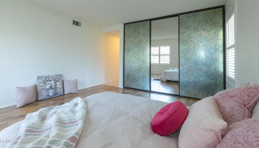 18 44159 Village 44 (Camarillo CA)