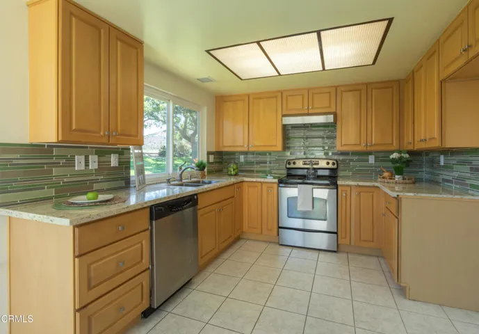 12 44159 Village 44 (Camarillo CA)