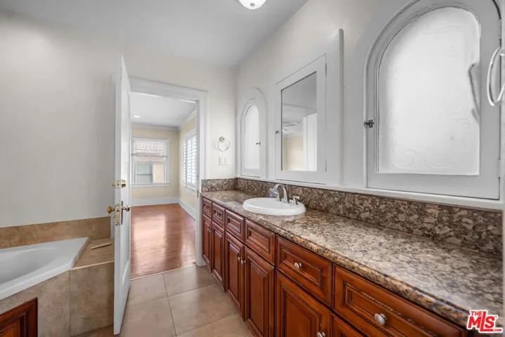 1231 S St Andrews Place, Los Angeles, California 90019