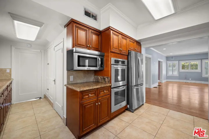 1231 S St Andrews Place, Los Angeles, California 90019