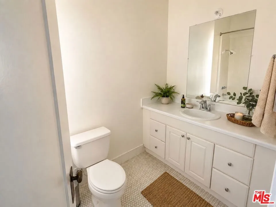 Virtually staged
