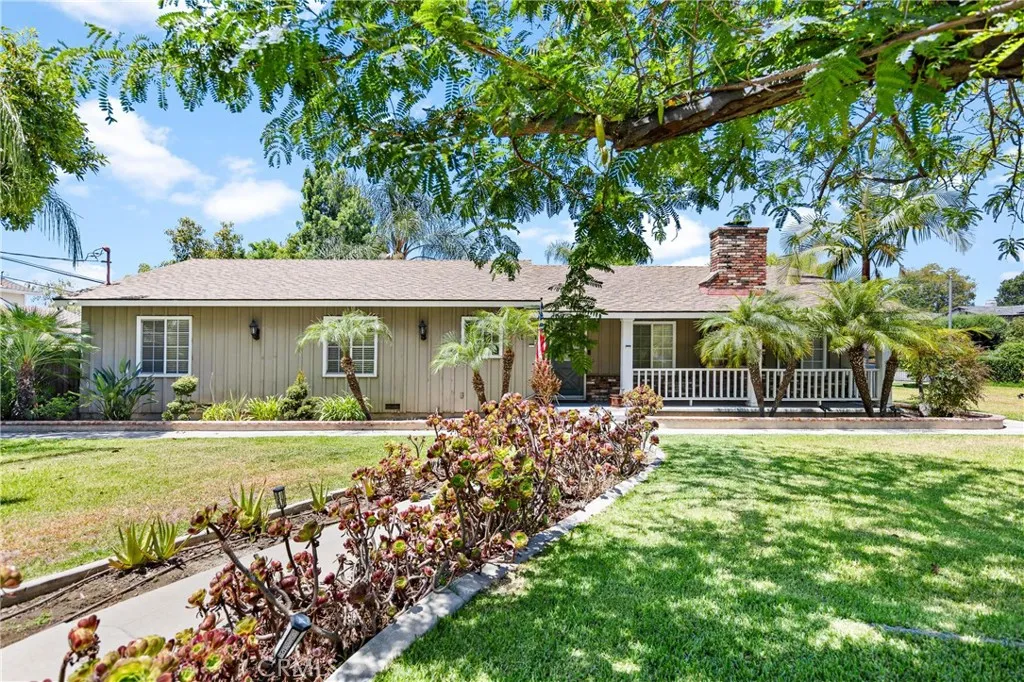 1691 S Santa Anita