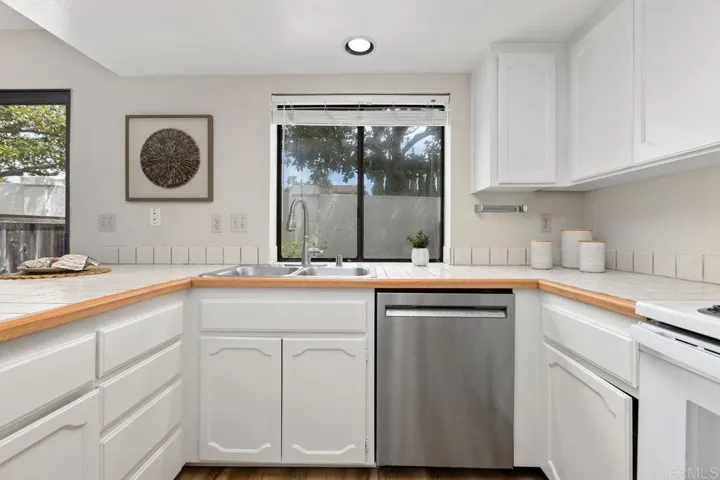6890 Peach Tree Road, Carlsbad, California 92011