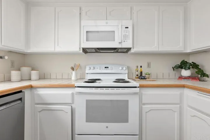 6890 Peach Tree Road, Carlsbad, California 92011