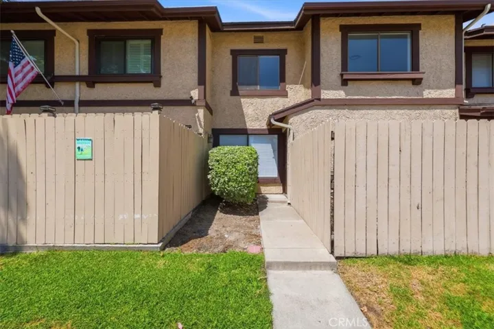 8601 Sunland 5, Sun Valley, California 91352