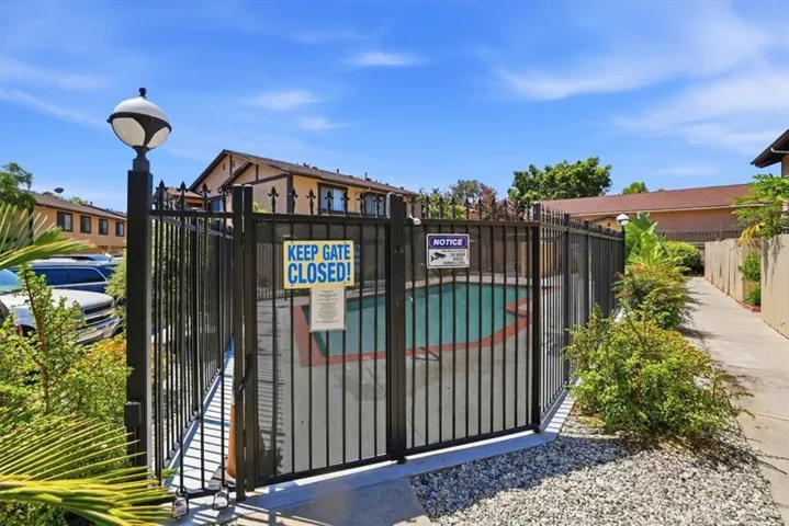 8601 Sunland 5, Sun Valley, California 91352