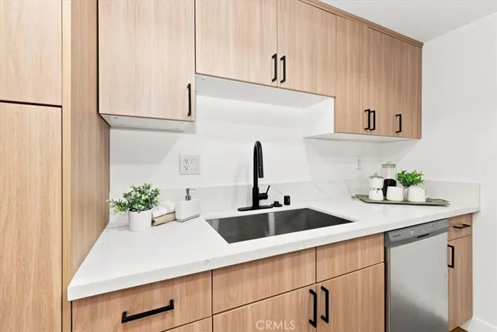 8601 Sunland 5, Sun Valley, California 91352