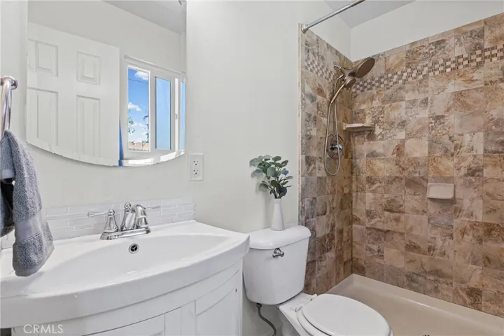 Primary Bedroom en-suite with walk in shower