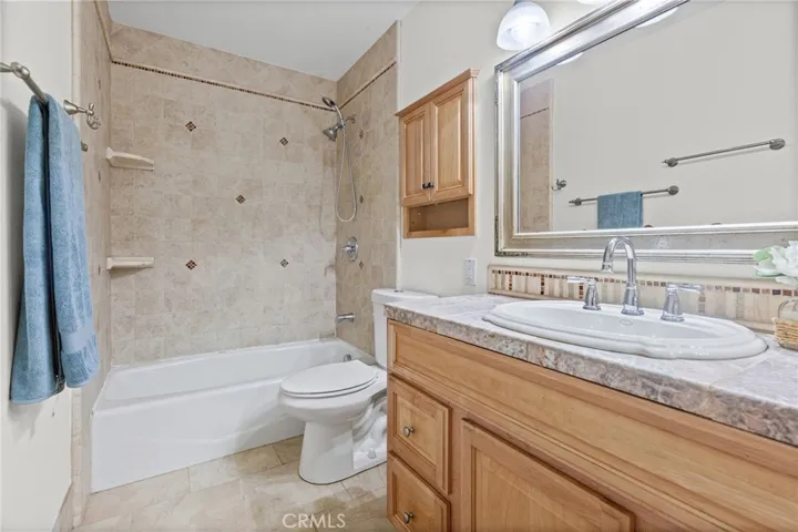 Hall full bathroom