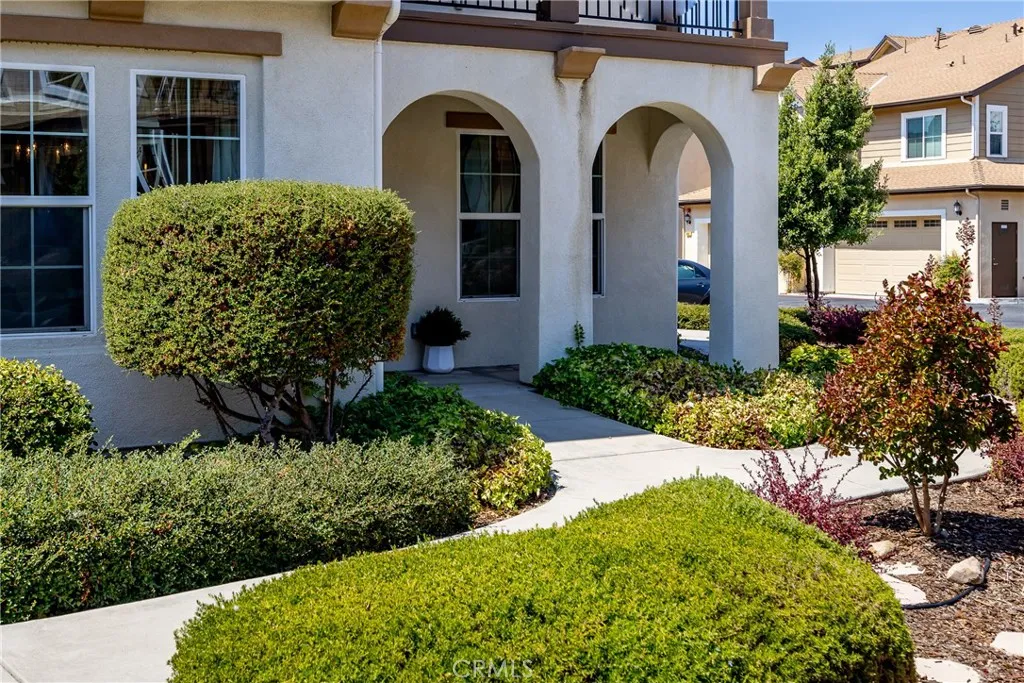 The attractive landscaping around the condo is maintained by the HOA.