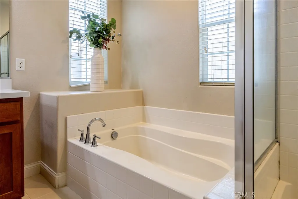 Imagine soaking away your stresses at the end of the day in this great tub!