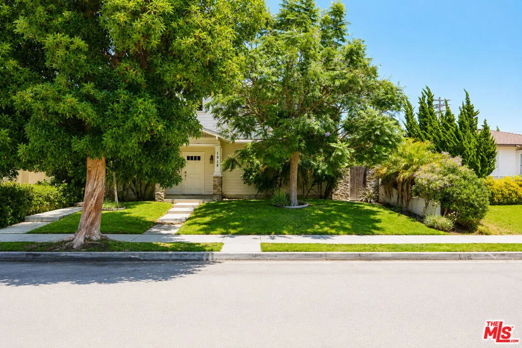 1918 Cabrillo Ave