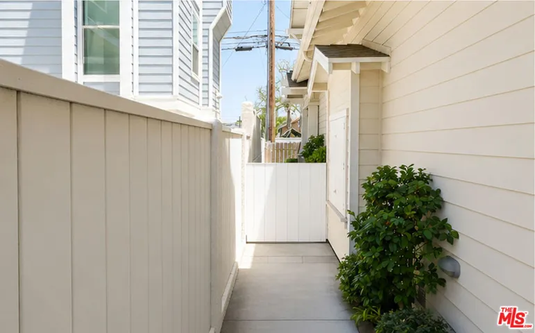 1918 Cabrillo Avenue C, Torrance, California 90501
