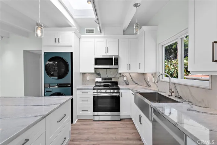 1435 Bluebird Canyon Drive, Laguna Beach, California 92651