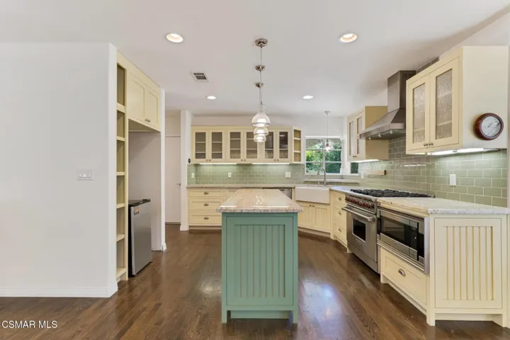9244 Jellico Ave  -  HsHProd-13