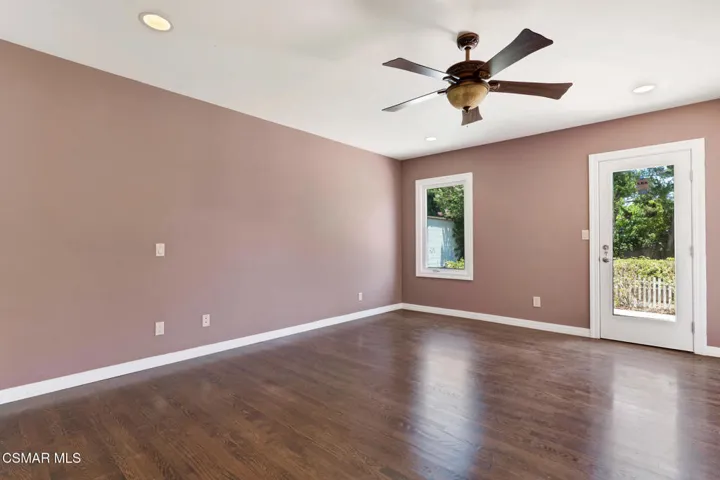 9244 Jellico Ave  -  HsHProd-32