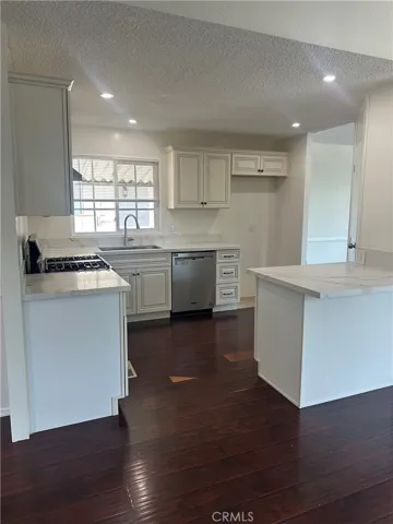 7142 Orangethorpe, Buena Park, California 90621