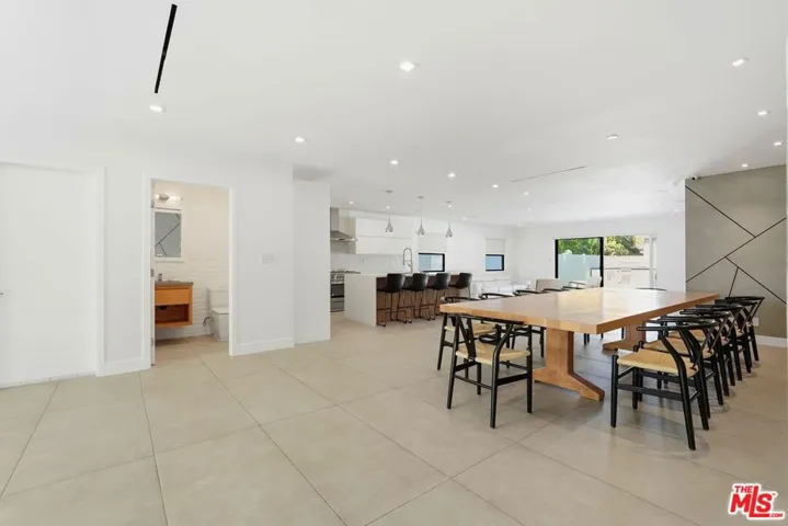 5735 Saloma Avenue, Los Angeles, California 91411