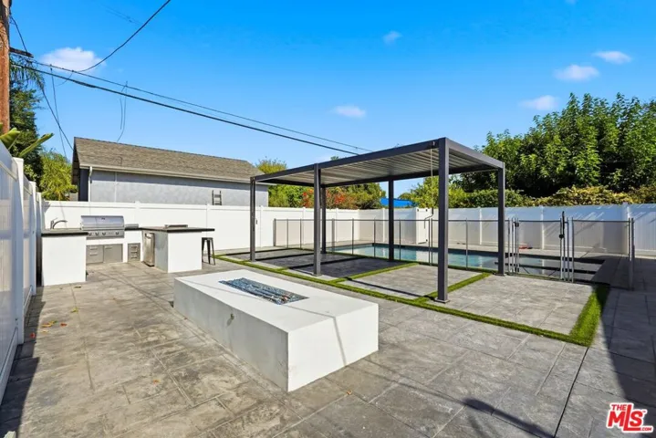 5735 Saloma Avenue, Los Angeles, California 91411