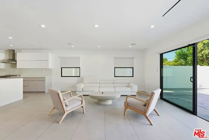 5735 Saloma Avenue, Los Angeles, California 91411