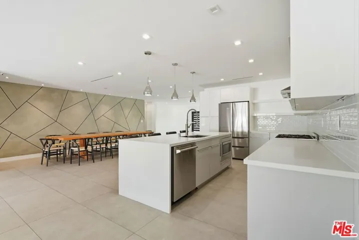 5735 Saloma Avenue, Los Angeles, California 91411