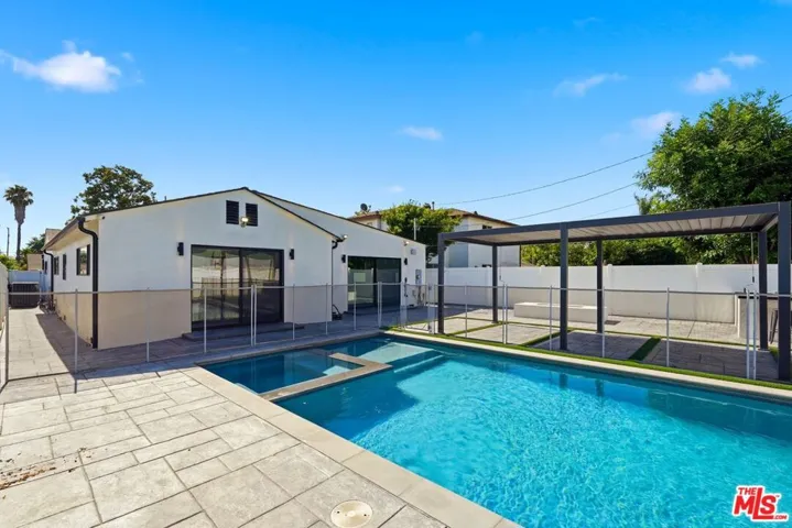 5735 Saloma Avenue, Los Angeles, California 91411