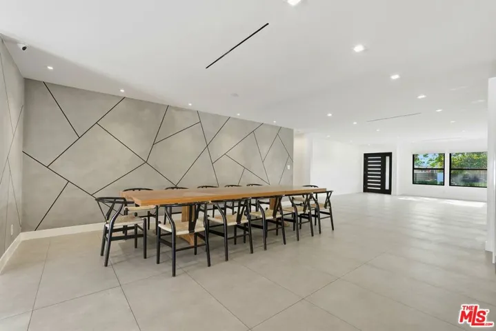 5735 Saloma Avenue, Los Angeles, California 91411