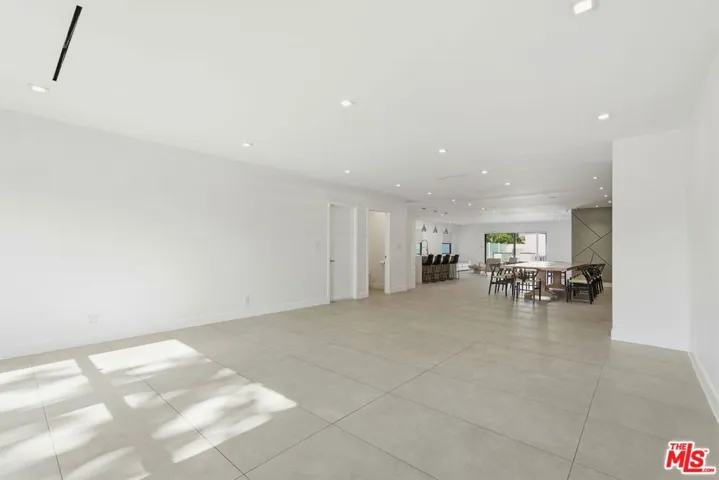 5735 Saloma Avenue, Los Angeles, California 91411