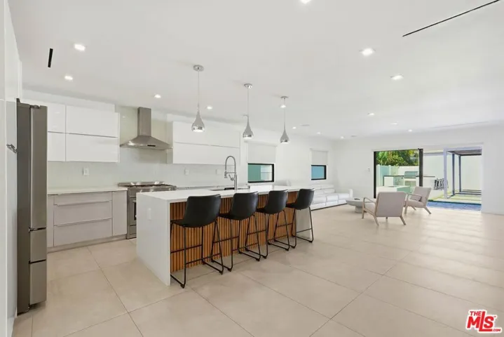 5735 Saloma Avenue, Los Angeles, California 91411