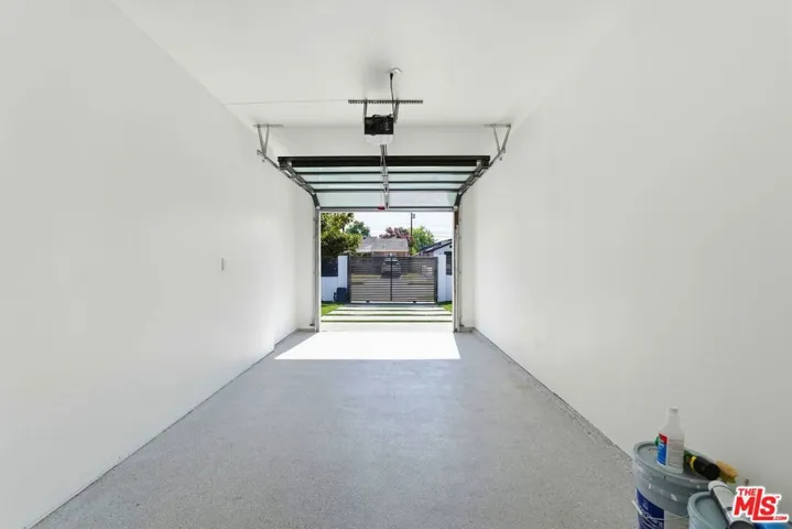 5735 Saloma Avenue, Los Angeles, California 91411