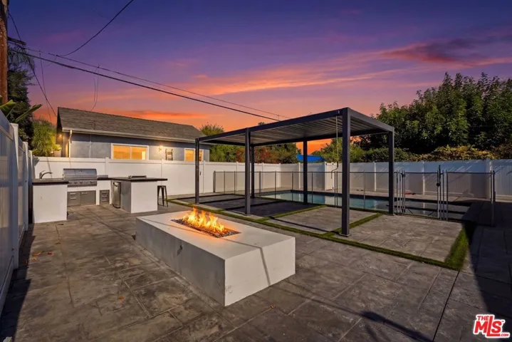 5735 Saloma Avenue, Los Angeles, California 91411