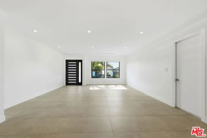5735 Saloma Avenue, Los Angeles, California 91411